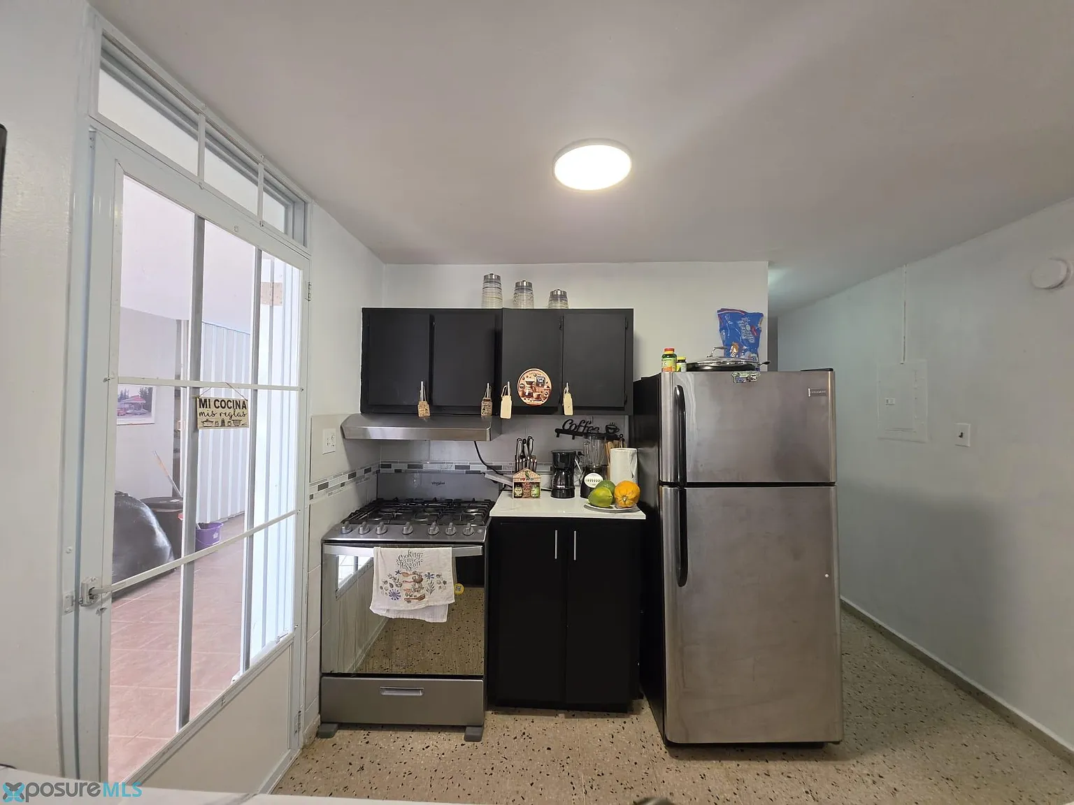 3 bed, 1.0 bath, 258 sqft, $1,200 — Photo 2
