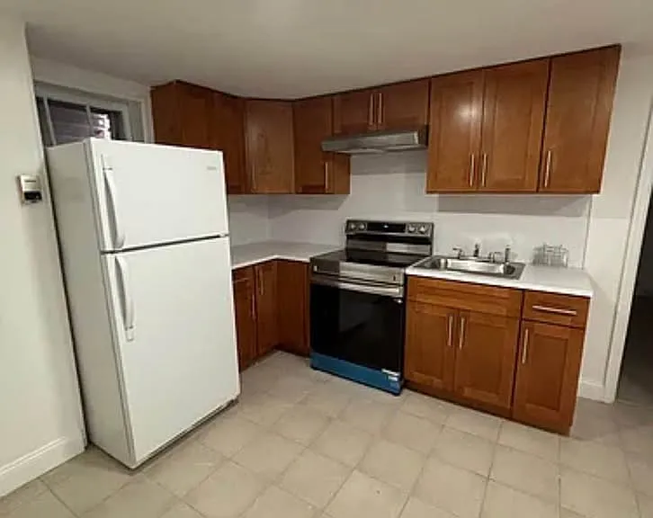 Iroquois Pl — Photo 1