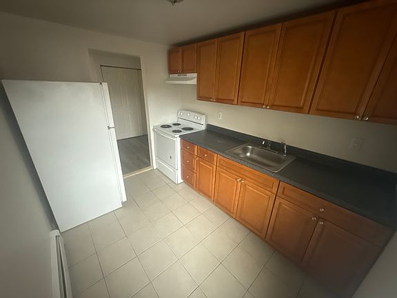 2nd image of 81 Shaker Heights Rd #125