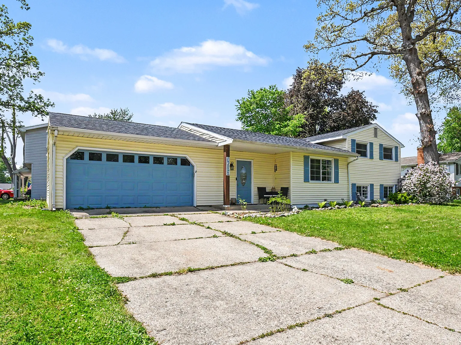 3 bed, 1.5 bath, 1716 sqft, $2,500 — Photo 2