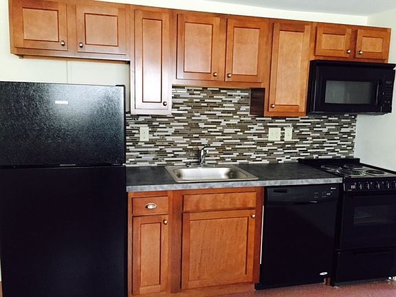 3rd image of 558 Lowell Ave APT 13