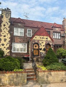 63-65 77th St, Middle Village, NY, 11379