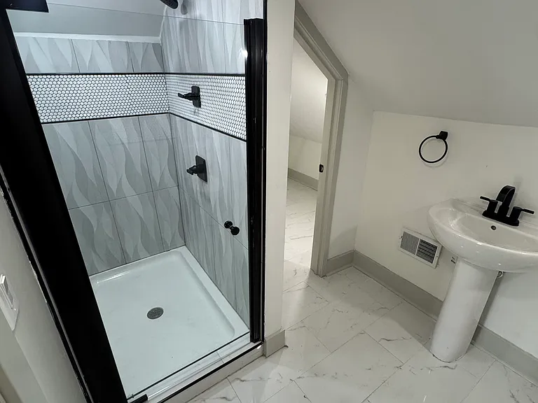 Unique & private top floor 2nd bathroom!