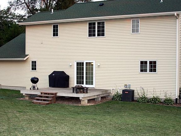 4th image of 815 4th Ave W