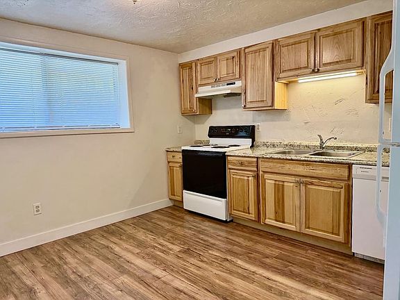 5th image of 1351 Paul St APT 4