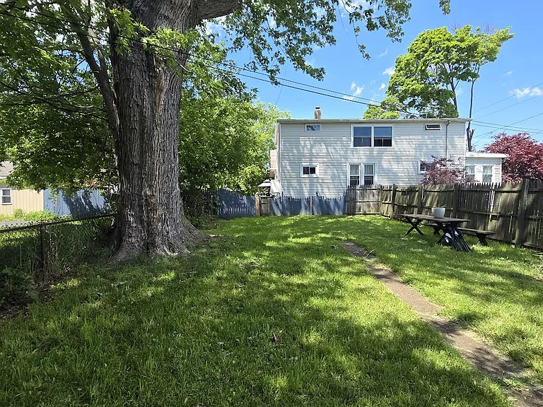 7218 Buffalo Ave #2 — Photo 11