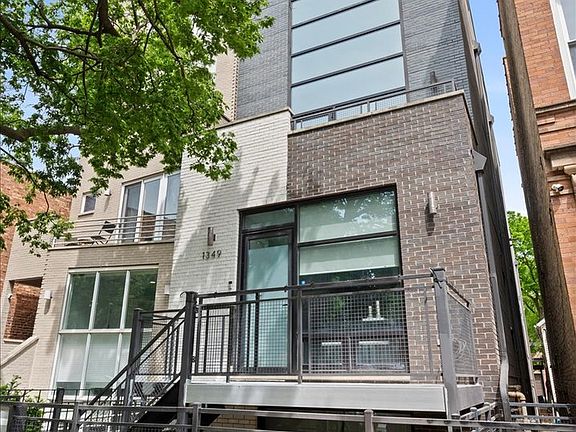 2nd image of 1349 N Leavitt St #1B