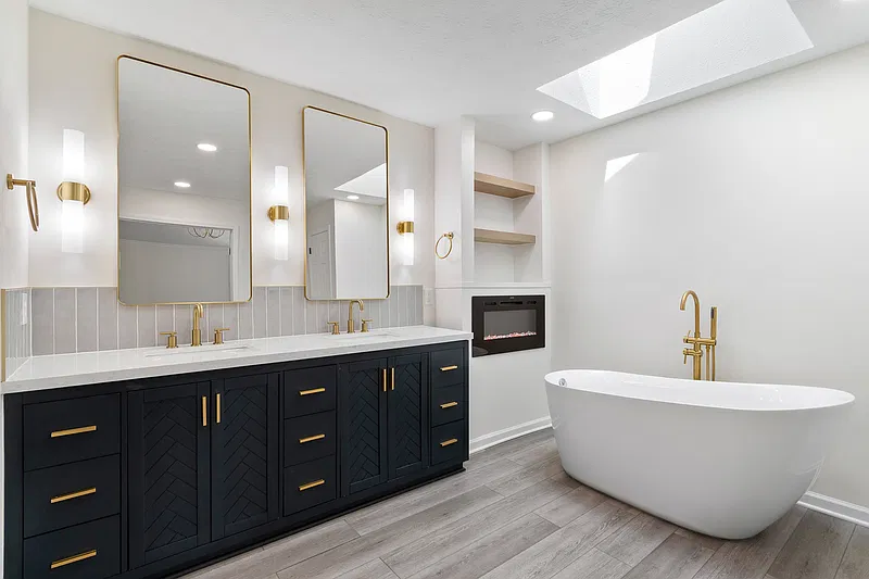 4 bed, 3.0 bath, 3710 sqft, $4,200 — Photo 3