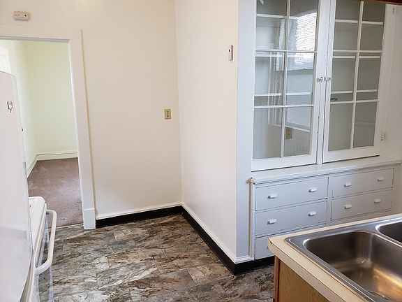 4th image of 815 E 1st St #12
