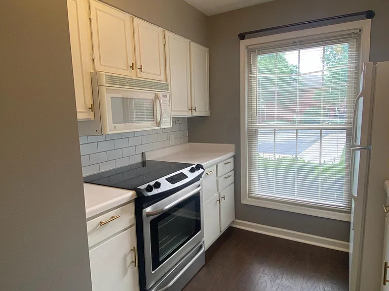 630 Robinwood Dr #630 — Photo 4