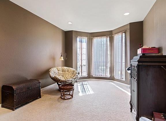 5th image of 615 Westbury Ln