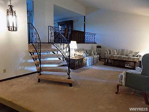 4th image of 115 Lorna Ln
