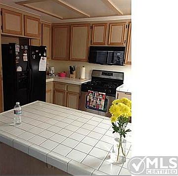 2nd image of 1582 Smythe Ave