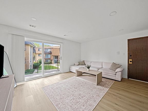 5th image of 4921 W 109th St APT 202