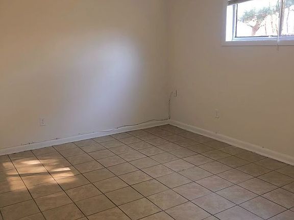 4th image of 642 Dresden Dr #O