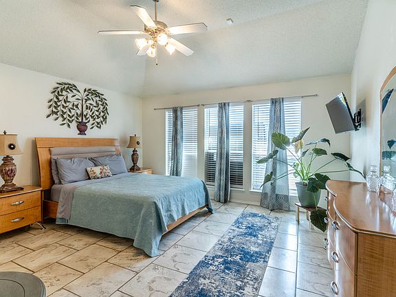 Master bedroom, King size bed