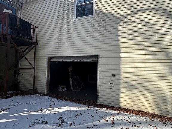 5th image of 54 Commercial St