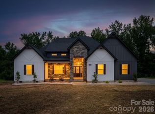 1007 Harrogate Dr, Bessemer City, NC 28016
