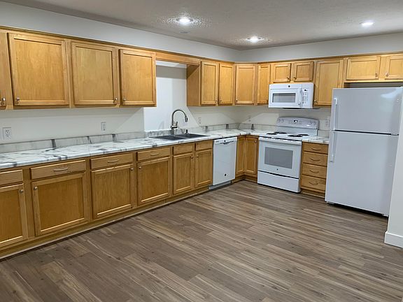 5th image of 800 S Walnut St