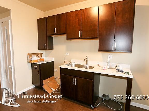 3rd image of 1426 W Winnemac Ave #3E