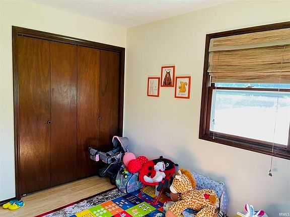 3rd image of 2610 E Round Hill Ln