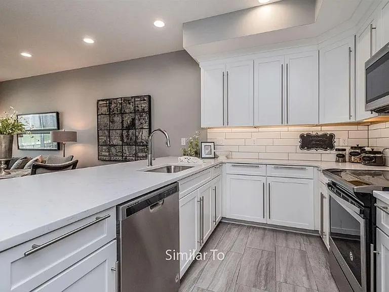 2364 SE Sydney Ln — Photo 5