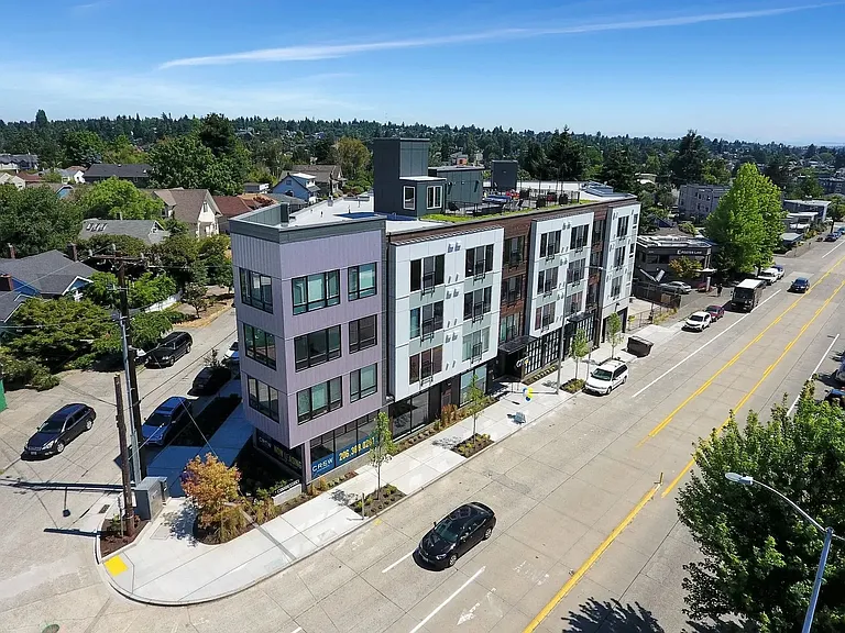 The Crew Apartments; A Green Lake Gem! — Photo 11