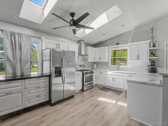 3rd image of 14275 Irene St