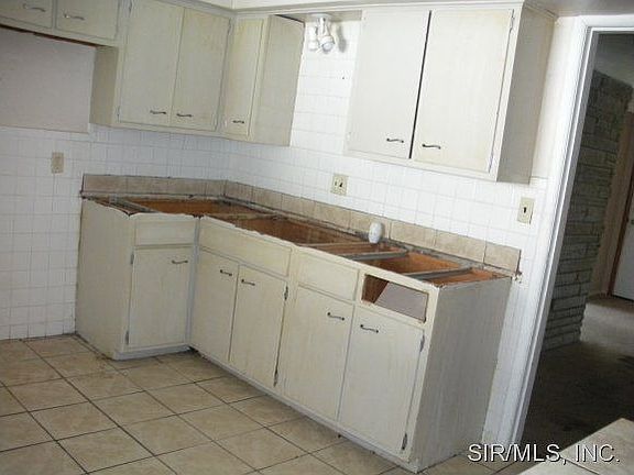 5th image of 3124 Market St