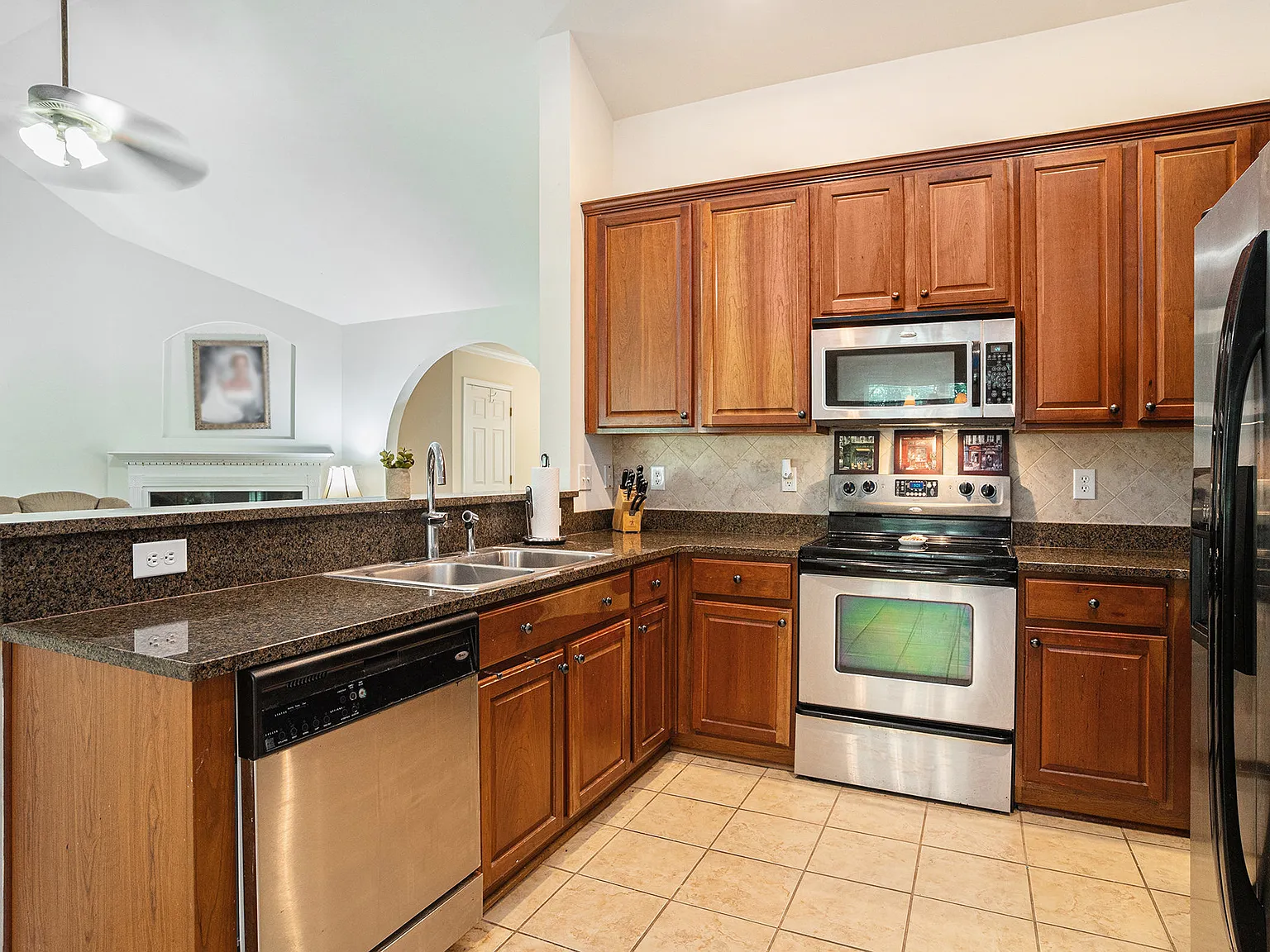 4 bed, 1900 sqft, $2,195 — Photo 2