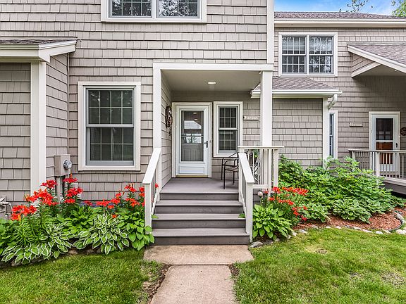 3rd image of 1323 E Point Dr