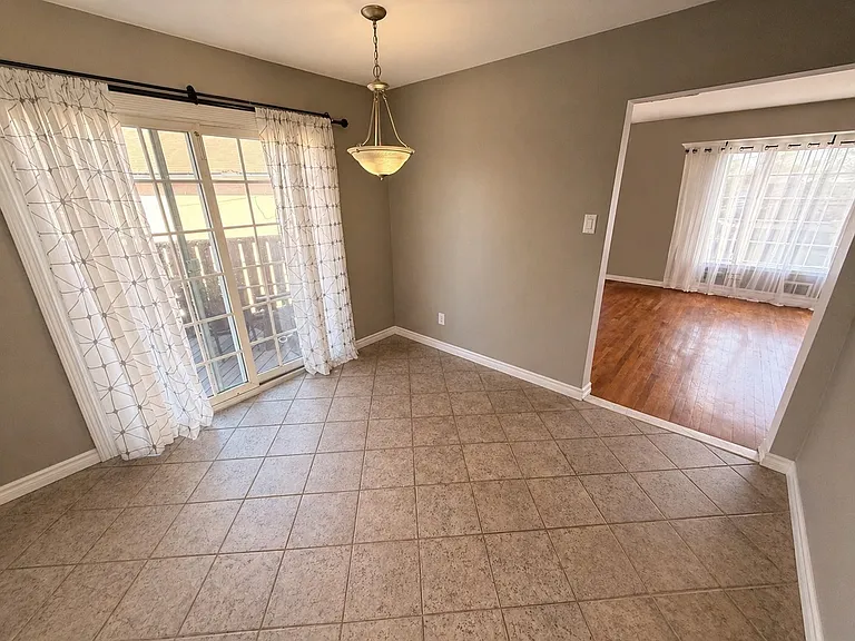 73 Rockville Ave #1 — Photo 4