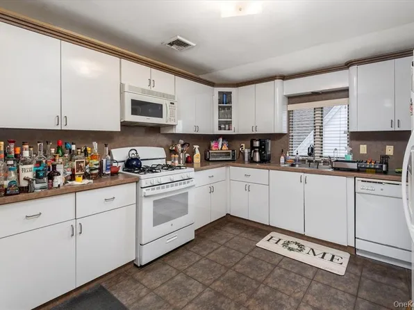 161-36 95th Street image 9 of 27