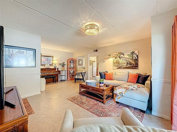 4th image of 360 N Bayshore Blvd APT 108
