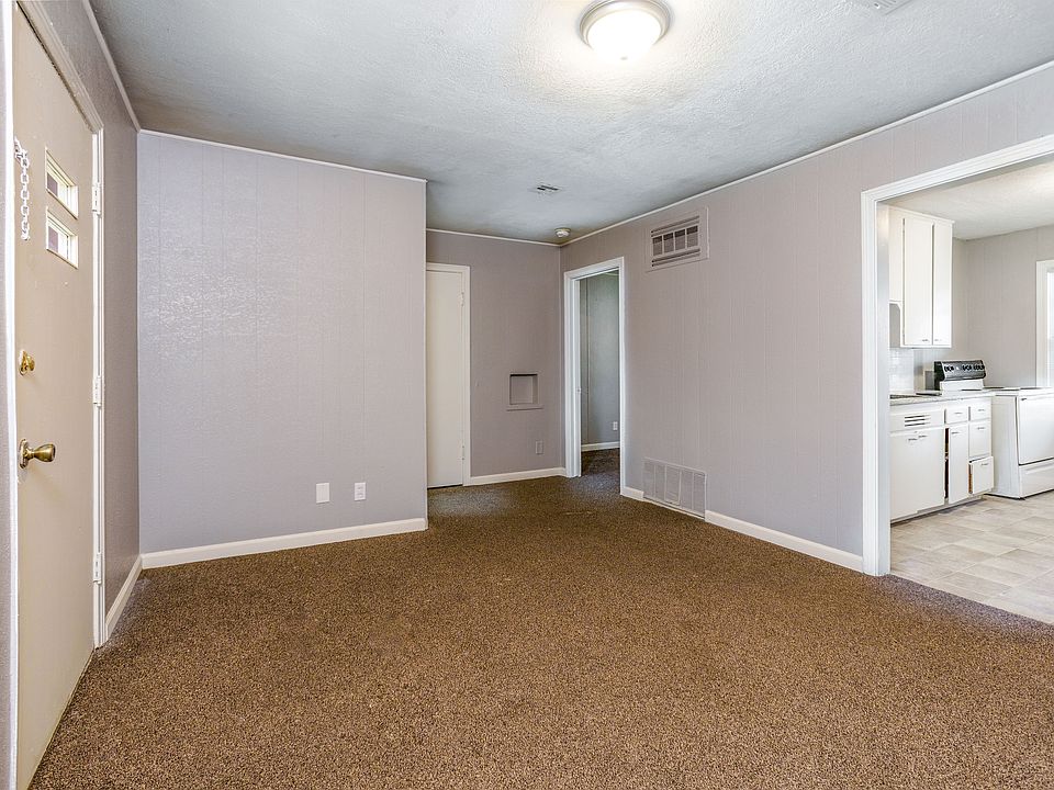 1st image of 1828 S Hiram Ave