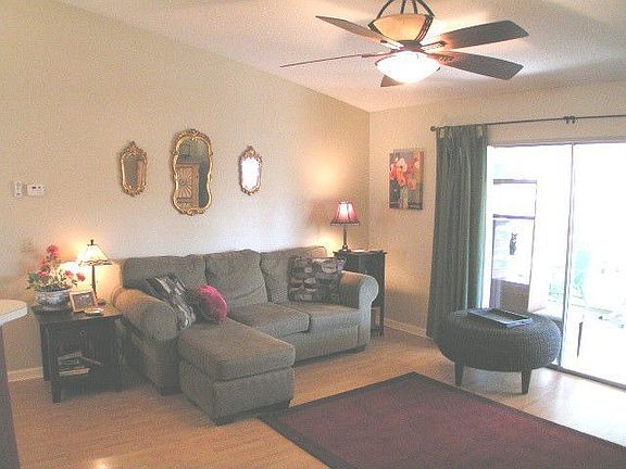 LIVING RM