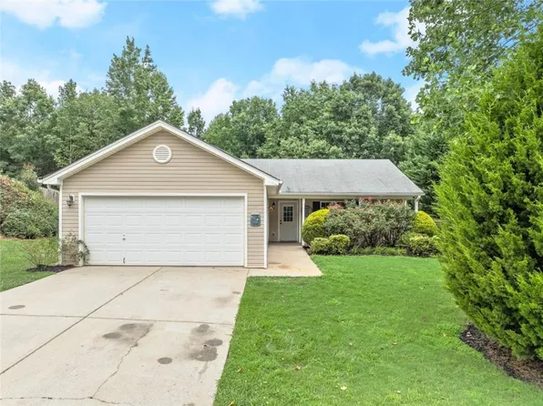 201 Wood Springs Ln, Mount Airy, GA 30563