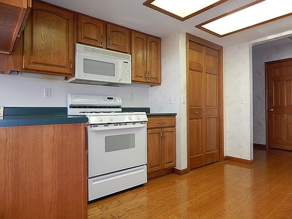 5th image of 1540 Parlor City Dr
