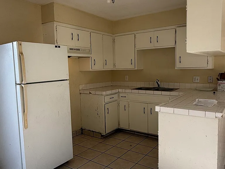 875 Acacia Ct — Photo 6