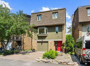 1011 Prince Of Wales Dr #4, Ottawa, ON K2C3K1