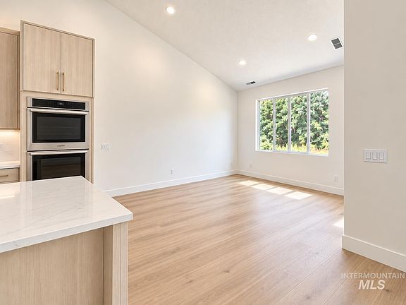 5th image of 2056 E Dunyon St #4