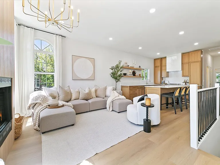 150 S Straughan Ave — Photo 5
