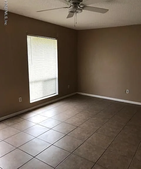 808 Meadowbrook Dr #C — Photo 3