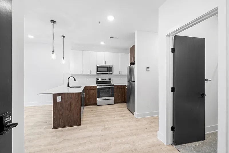 2 bed, 2.0 bath, 846 sqft, $2,200 — Photo 3