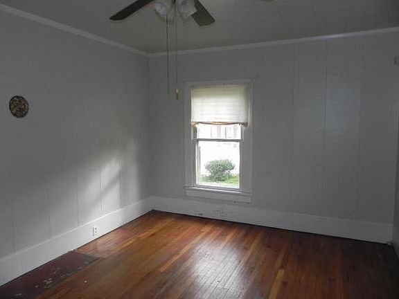 2nd image of 1315 Main St