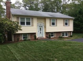 26 Woodbine Dr, Plymouth, MA 02360