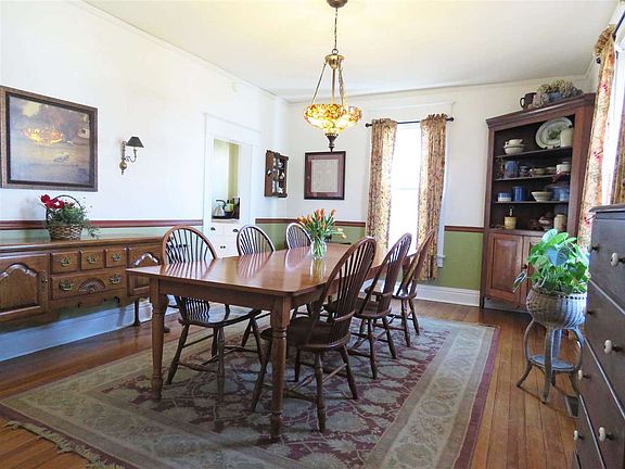 2nd image of 627 Owen St