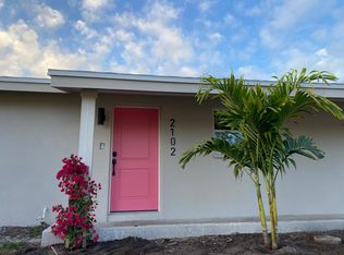 2102 Jo An Dr, Sarasota, FL 34231