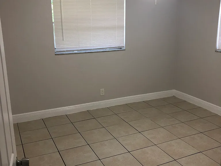 5317 NW 18th Ct — Photo 3