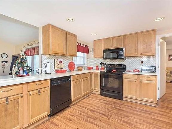 4th image of 10207 Holaday Dr